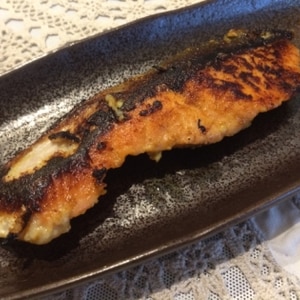 塩麹でしっとり☆サーモンのカレー風味焼き